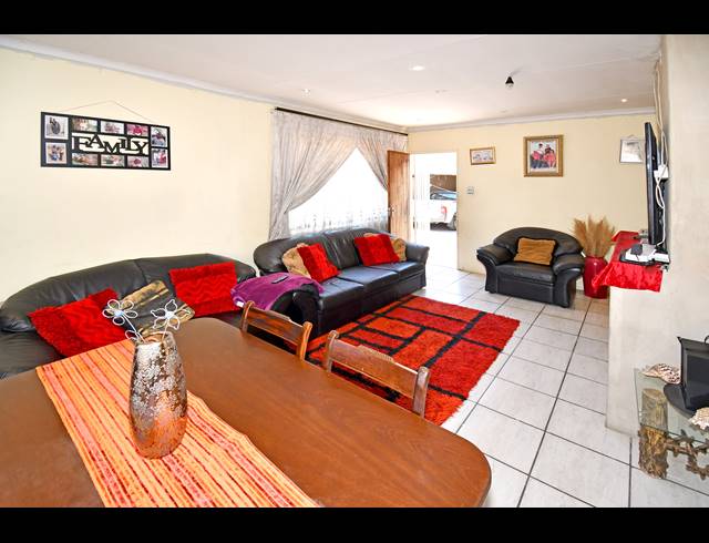3 BEDROOM HOUSE FOR SALE IN BRAMLEY VIEW